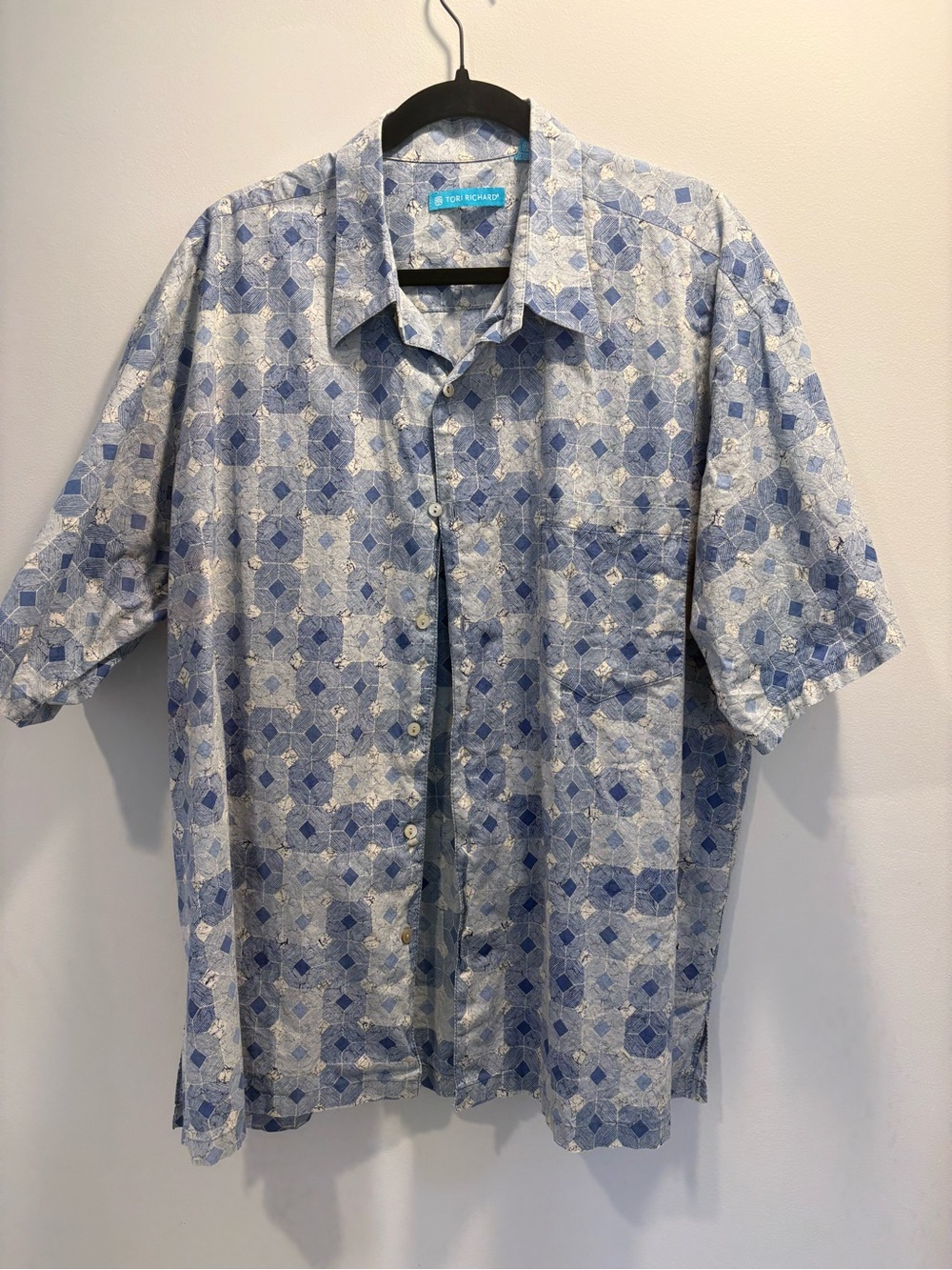 Tori Richard Blue and White Geometric Short-Sleeve Button-Down